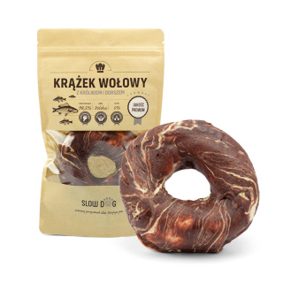 Krążek wołowy owinięty królikiem i dorszem, naturalny gryzak dla psa 11 cm . SLOW DOG